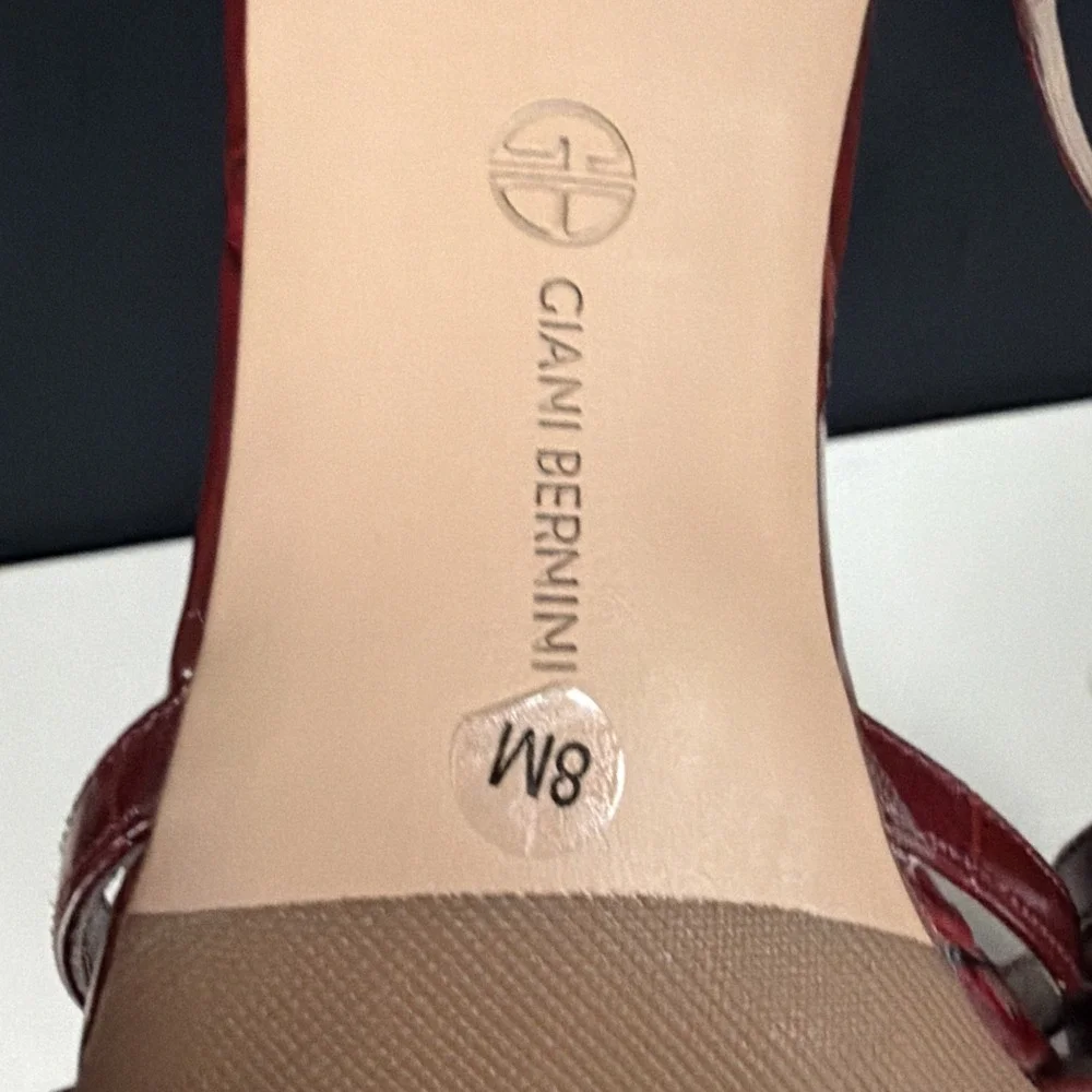 Giani Bernini Women's Ammelia Pointed Toe T-Strap Pumps Size 8 Burgundy